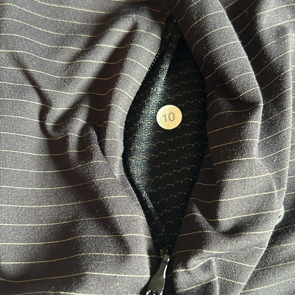Lululemon 1/4 zip. Black and gold. Womens size 10 - Picture 6 of 7